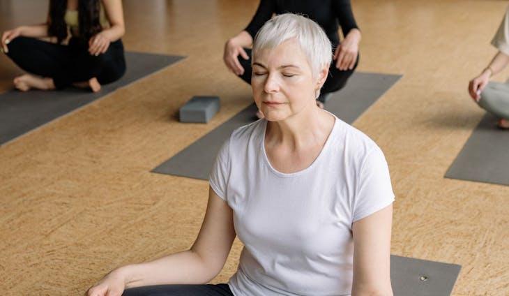 Menoyoga: yoga voor de (peri)menopauze
