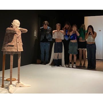 "Modekamp: Maak een nieuw ontwerp met pre-loved kleding  | 12 tot 16 augustus  | Kortrijk (zonder overnachting)  | 10 – 14 jaar"