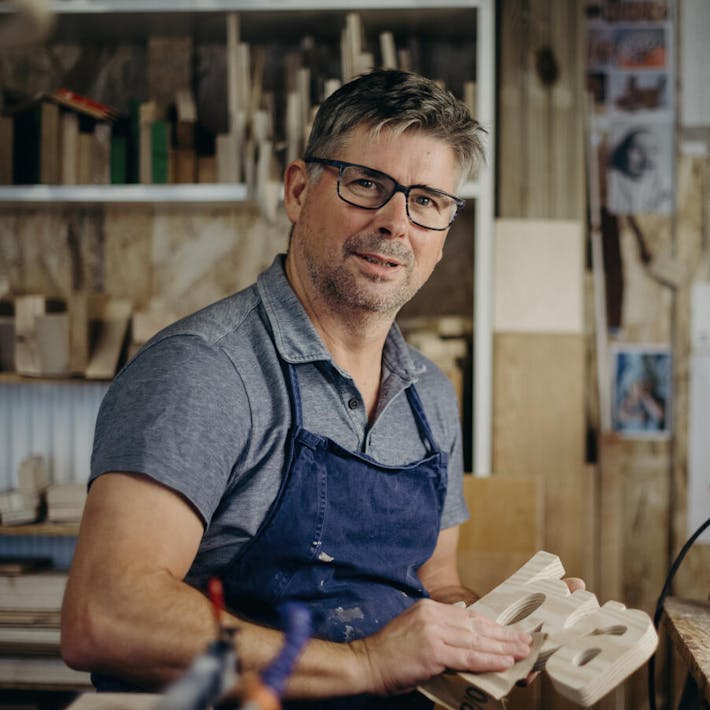 Atelier in beeld: De man en het hout'