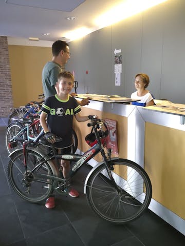 Opening Fietsbibliotheek Op Wielekes Hasselt ( van de allerkleinste deelfiets tot de 26inch fiets )