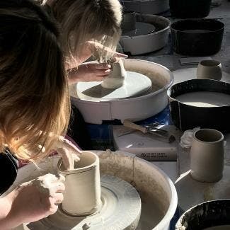 Tienerdagen: workshop pottenbakken