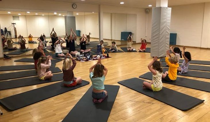 Kamp Mini yoga avonturen