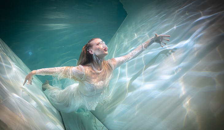Onderwater model fotografie tentoonstelling