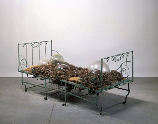 Marianne Berenhaut, Vie Privée : Le Lit, 2000. Collectie M HKA. Beeld: de kunstenaar.